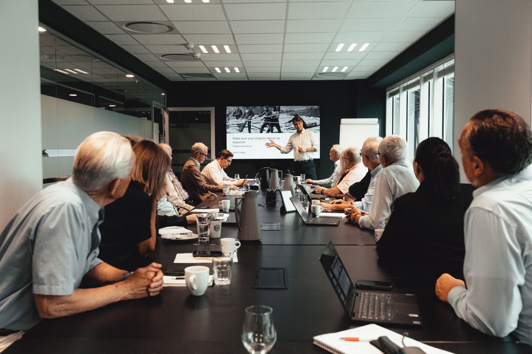 Tips for the next management meeting - this is what you should have on ...